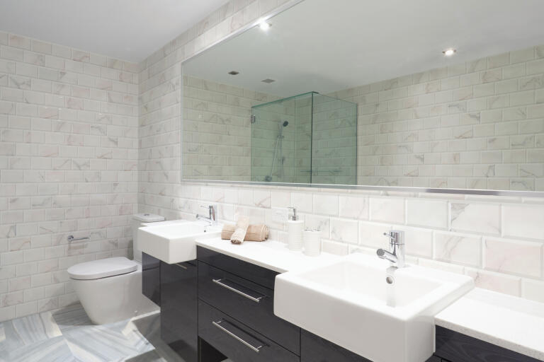 https://adm.eleganzaindonesia.com/storage/products/product_examples/1751264311_Roma roomscene2.jpg